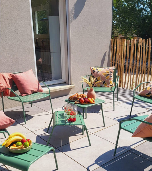 Casa MAMA, jolie terrasse avec un salon de jardin