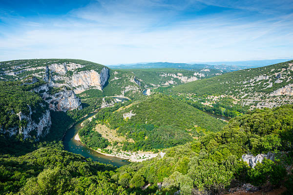 Paysage panoramique en Ardèche Sud