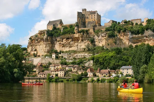 Canoë en famille sur plan d’eau